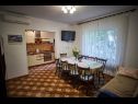 Apartmaji Ivan - close to the sea: A1(8+1), A2(2) Vinišće - Riviera Trogir  - Apartma - A1(8+1): dnevna soba