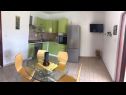 Apartmaji Deni - 30 m from sea: A2(4+1), A3(4+2) Vinišće - Riviera Trogir  - Apartma - A2(4+1): kuhinja in jedilnica