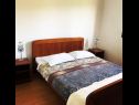 Apartmaji Deni - 30 m from sea: A2(4+1), A3(4+2) Vinišće - Riviera Trogir  - Apartma - A3(4+2): spalnica