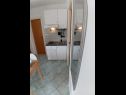 Apartmaji Josi - 150 m from sea: A1(4+1), A2(4+1), A4(4+1) Vinišće - Riviera Trogir  - Apartma - A1(4+1): kuhinja