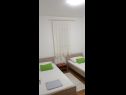 Apartmaji Natad - sea view : A1(4) Vinišće - Riviera Trogir  - Apartma - A1(4): spalnica