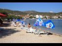 Apartmaji Mari - barbecue: A1Lile (4), A2Lile (2+2) Vinišće - Riviera Trogir  - plaža