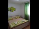 Apartmaji Josip - 5 m from beach: A1(6) Vinišće - Riviera Trogir  - Apartma - A1(6): spalnica