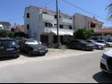 Apartmaji Ana- next to the sea A1(2+2), A2(2+3), A3(2+2), A4(2+3) Bibinje - Riviera Zadar  - parkirišče (hiša in okolica)