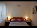 Apartmaji Davor - 20m from sea : A1(2+2), A2(2+2), A3(6) Mali Iž (Otok Iž) - Riviera Zadar  - Apartma - A1(2+2): spalnica