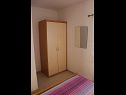 Apartmaji Davor - 20m from sea : A1(2+2), A2(2+2), A3(6) Mali Iž (Otok Iž) - Riviera Zadar  - Apartma - A1(2+2): spalnica