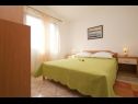 Apartmaji Ljilja - 10m from the sea with parking: A2(2+2), A3(2+2), A4(12) Nin - Riviera Zadar  - Apartma - A2(2+2): spalnica