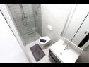 Apartmaji Oasis A1(4+2), A2(2+2), A3(2+2) Nin - Riviera Zadar  - Apartma - A1(4+2): kopalnica s straniščem
