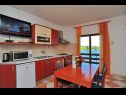 Apartmaji Ljilja - 10m from the sea with parking: A2(2+2), A3(2+2), A4(12) Nin - Riviera Zadar  - Apartma - A3(2+2): kuhinja in jedilnica