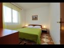 Apartmaji Ljilja - 10m from the sea with parking: A2(2+2), A3(2+2), A4(12) Nin - Riviera Zadar  - Apartma - A3(2+2): spalnica