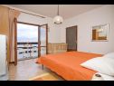 Apartmaji Ljilja - 10m from the sea with parking: A2(2+2), A3(2+2), A4(12) Nin - Riviera Zadar  - Apartma - A4(12): spalnica