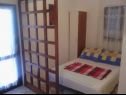 Apartmaji Vjeko - 200 m from sea: 1 - A1(2+2), 2 - B1(2+2) Nin - Riviera Zadar  - Apartma - 2 - B1(2+2): spalnica