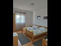 Apartmaji Slava - private parking: A1(6+1) Nin - Riviera Zadar  - Apartma - A1(6+1): spalnica
