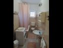 Apartmaji Slava - private parking: A1(6+1) Nin - Riviera Zadar  - Apartma - A1(6+1): kopalnica s straniščem