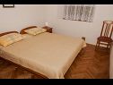 Apartmaji Pupa - nice family apartments: A1 Dora(4+1), A2 Mihael(4+1), A3 Tea(2+1) Petrčane - Riviera Zadar  - Apartma - A2 Mihael(4+1): spalnica