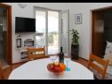 Apartmaji Mari - 100 m from beach: A1(4), A2(4) Petrčane - Riviera Zadar  - Apartma - A1(4): jedilnica