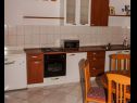 Apartmaji Pupa - nice family apartments: A1 Dora(4+1), A2 Mihael(4+1), A3 Tea(2+1) Petrčane - Riviera Zadar  - Apartma - A2 Mihael(4+1): kuhinja