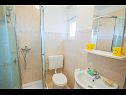 Apartmaji Teo - 8m from the sea & parking: A1 žuti(4), A2 bijeli(4), A3 novi(4) Privlaka - Riviera Zadar  - Apartma - A1 žuti(4): kopalnica s straniščem