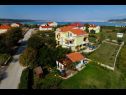 Apartmaji Secret Garden A2(2+2), A4(2+2) Ražanac - Riviera Zadar  - hiša