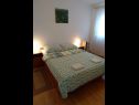 Apartmaji Dobri - 500 m from beach: A5(2), A4(2+2), A3(2+2), A2(2+2), A6(2+1) Sabunike - Riviera Zadar  - Apartma - A2(2+2): spalnica