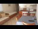 Apartmaji Dobri - 500 m from beach: A5(2), A4(2+2), A3(2+2), A2(2+2), A6(2+1) Sabunike - Riviera Zadar  - Apartma - A3(2+2): kuhinja in jedilnica