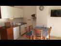 Apartmaji Dobri - 500 m from beach: A5(2), A4(2+2), A3(2+2), A2(2+2), A6(2+1) Sabunike - Riviera Zadar  - Apartma - A3(2+2): kuhinja in jedilnica