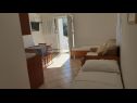 Apartmaji Dobri - 500 m from beach: A5(2), A4(2+2), A3(2+2), A2(2+2), A6(2+1) Sabunike - Riviera Zadar  - Apartma - A3(2+2): dnevna soba