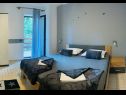 Apartmaji in sobe Voyasi - 60 m from sea: A1(2), A2(2), A4(2), A6(2), A7(4), R5(2) Starigrad-Paklenica - Riviera Zadar  - Apartma - A4(2): spalnica