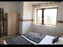 Apartmaji in sobe Voyasi - 60 m from sea: A1(2), A2(2), A4(2), A6(2), A7(4), R5(2) Starigrad-Paklenica - Riviera Zadar  - Apartma - A7(4): spalnica