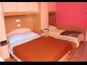 Apartmaji Vinko - big terrace and grill A5(2+1), SA6(2)Crveni, SA7(2)Plavi Vir - Riviera Zadar  - Studio apartma - SA6(2)Crveni: spalnica