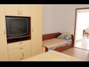 Apartmaji Vinko - big terrace and grill A5(2+1), SA6(2)Crveni, SA7(2)Plavi Vir - Riviera Zadar  - Apartma - A5(2+1): spalnica