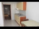 Apartmaji Vinko - big terrace and grill A5(2+1), SA6(2)Crveni, SA7(2)Plavi Vir - Riviera Zadar  - Apartma - A5(2+1): kuhinja in jedilnica