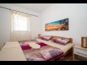 Apartmaji Gavro - 20 m from the sea: A1(4), A2 (2+2) Vir - Riviera Zadar  - Apartma - A1(4): spalnica