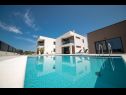 Apartmaji Vrsi beautiful apartments with pool A1(4), A2(4), A3(4) Vrsi - Riviera Zadar  - bazen