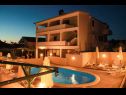 Apartmaji Nenad - with pool; A1(4+1), A2(4+1), SA3(3), SA4(3), A5(2+2) Vrsi - Riviera Zadar  - hiša