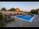 Apartmaji Gordana Mar - with pool : A1(2+2), A2H(4+2) Vrsi - Riviera Zadar  - bazen