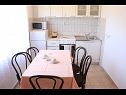 Apartmaji in sobe Jagoda - comfy and cozy : A1 Lijevi (3+2), A2 Desni (3+2), R1(4) Zadar - Riviera Zadar  - Apartma - A1 Lijevi (3+2): kuhinja in jedilnica