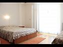 Apartmaji in sobe Jagoda - comfy and cozy : A1 Lijevi (3+2), A2 Desni (3+2), R1(4) Zadar - Riviera Zadar  - Soba - R1(4): spalnica