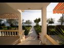 Hiša za počitnice Villa Petar 1 - 10m from sea: H(4) Zadar - Riviera Zadar  - Hrvaška  - terasa