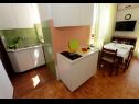 Apartmaji Ankica - 150 m from beach: A1(2+2), A2(5), A3(4+1), A4(2+2) Zadar - Riviera Zadar  - Apartma - A1(2+2): kuhinja in jedilnica