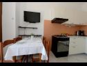 Apartmaji Ankica - 150 m from beach: A1(2+2), A2(5), A3(4+1), A4(2+2) Zadar - Riviera Zadar  - Apartma - A2(5): kuhinja in jedilnica