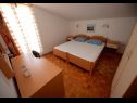 Apartmaji Ankica - 150 m from beach: A1(2+2), A2(5), A3(4+1), A4(2+2) Zadar - Riviera Zadar  - Apartma - A2(5): spalnica