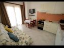 Apartmaji Ankica - 150 m from beach: A1(2+2), A2(5), A3(4+1), A4(2+2) Zadar - Riviera Zadar  - Apartma - A3(4+1): dnevna soba