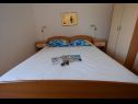 Apartmaji Ankica - 150 m from beach: A1(2+2), A2(5), A3(4+1), A4(2+2) Zadar - Riviera Zadar  - Apartma - A3(4+1): spalnica