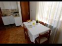 Apartmaji Ankica - 150 m from beach: A1(2+2), A2(5), A3(4+1), A4(2+2) Zadar - Riviera Zadar  - Apartma - A4(2+2): kuhinja in jedilnica