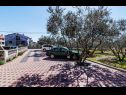 Apartmaji Brane - free parking: A1 Barbara(4), A2 Aleksandar(2+1), A3 Frane(4+2), A4 Rada(6+1), A5 Martina(2+2), SA6 Josip(2) Zadar - Riviera Zadar  - parkirišče