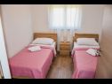 Apartmaji FRANE - family apartment A1 prizemlje(4+1), A2 kat(4+1) Zaton (Zadar) - Riviera Zadar  - Apartma - A2 kat(4+1): spalnica