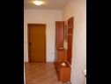 Apartmaji FRANE - family apartment A1 prizemlje(4+1), A2 kat(4+1) Zaton (Zadar) - Riviera Zadar  - Apartma - A1 prizemlje(4+1): hodnik