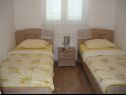 Apartmaji FRANE - family apartment A1 prizemlje(4+1), A2 kat(4+1) Zaton (Zadar) - Riviera Zadar  - Apartma - A1 prizemlje(4+1): spalnica