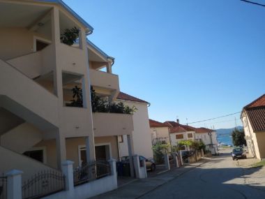 Apartmaji Ena - near marina "Kornati": A1(4), A2(2) Biograd - Riviera Biograd 